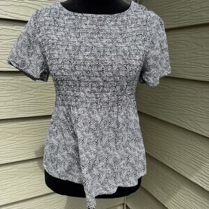 Urban Romantics women’s size S elastic top with short sleeves, black white